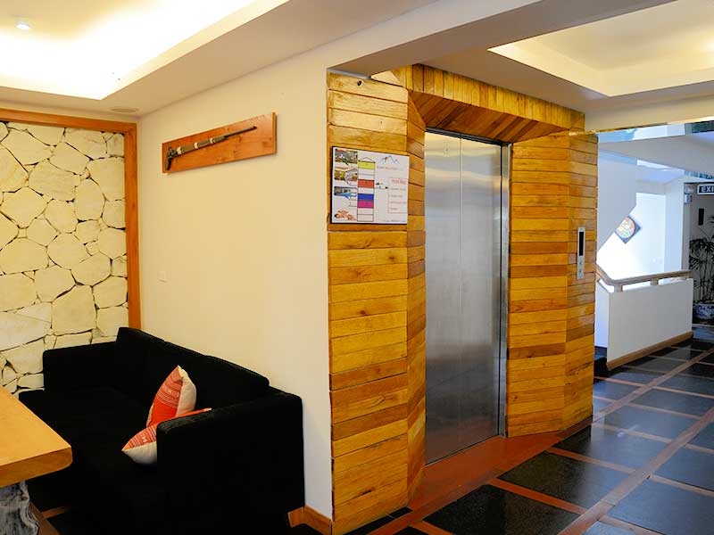 Sunny Mountain Hotel